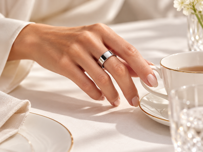 Moonphase Smart Ring in silver worn at the table